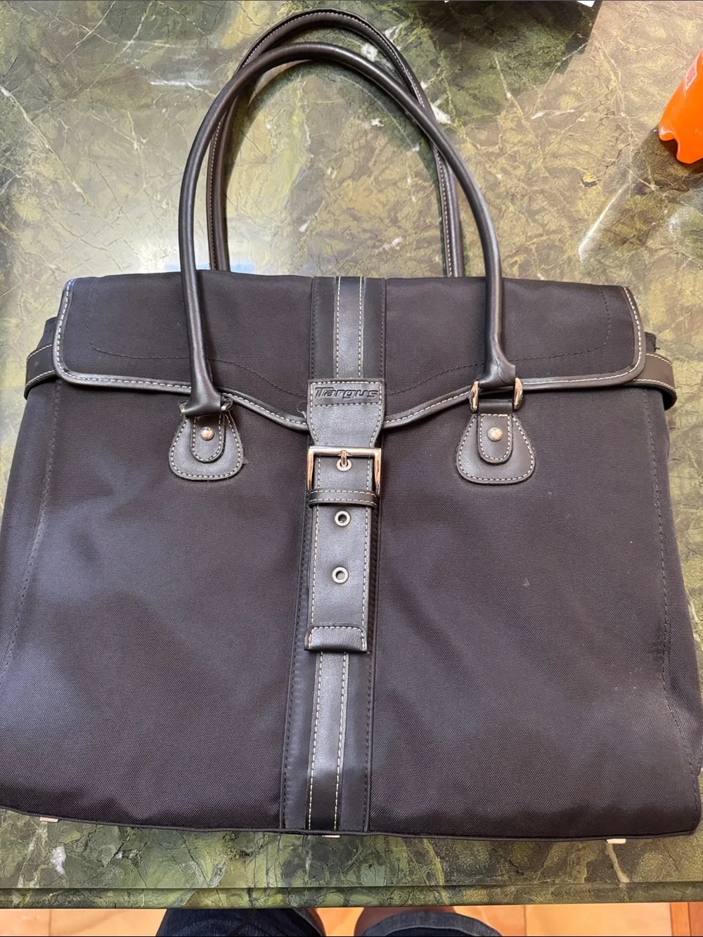 Excellent Condition Targus Laptop Case 15 x 14.5 x 4” Leather like accents